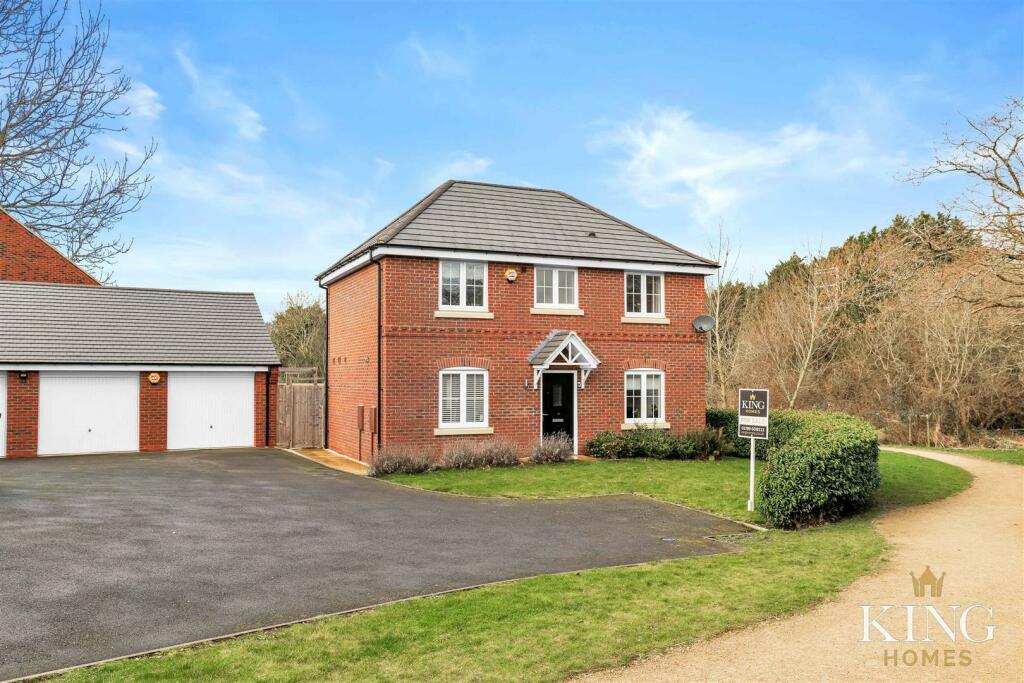 3 bedroom detached house for sale in Damson Way, BidfordOnAvon, B50