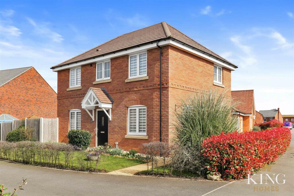 3 bedroom detached house for sale in Damson Way, BidfordOnAvon, B50