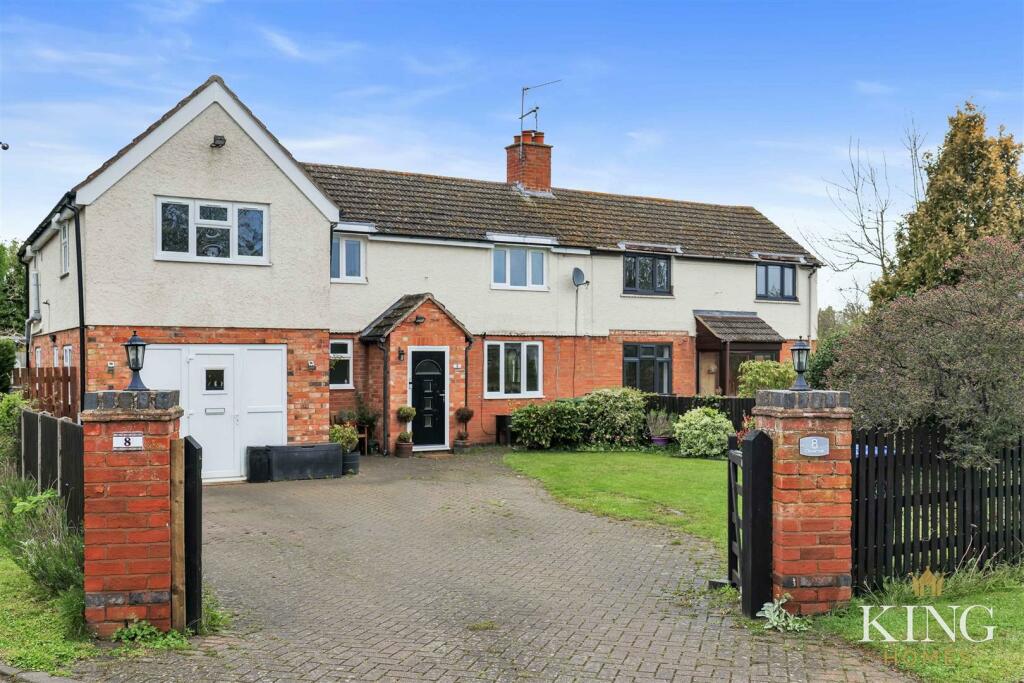 4 bedroom semidetached house for sale in Millers Close, Welford On