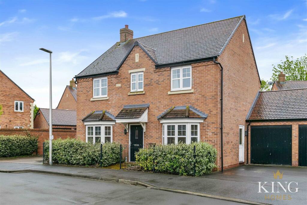 4 bedroom detached house for sale in Chatham Road, Meon Vale, Stratford