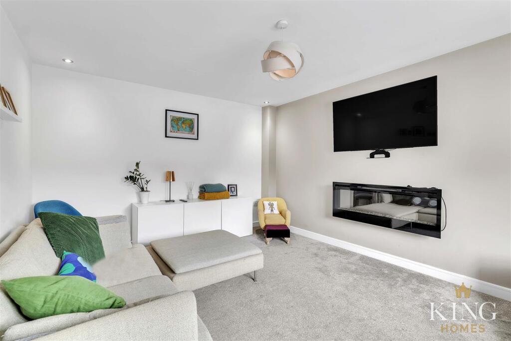 Additional property image - Queen Elizabeth Way, Bidford-On-Avon
