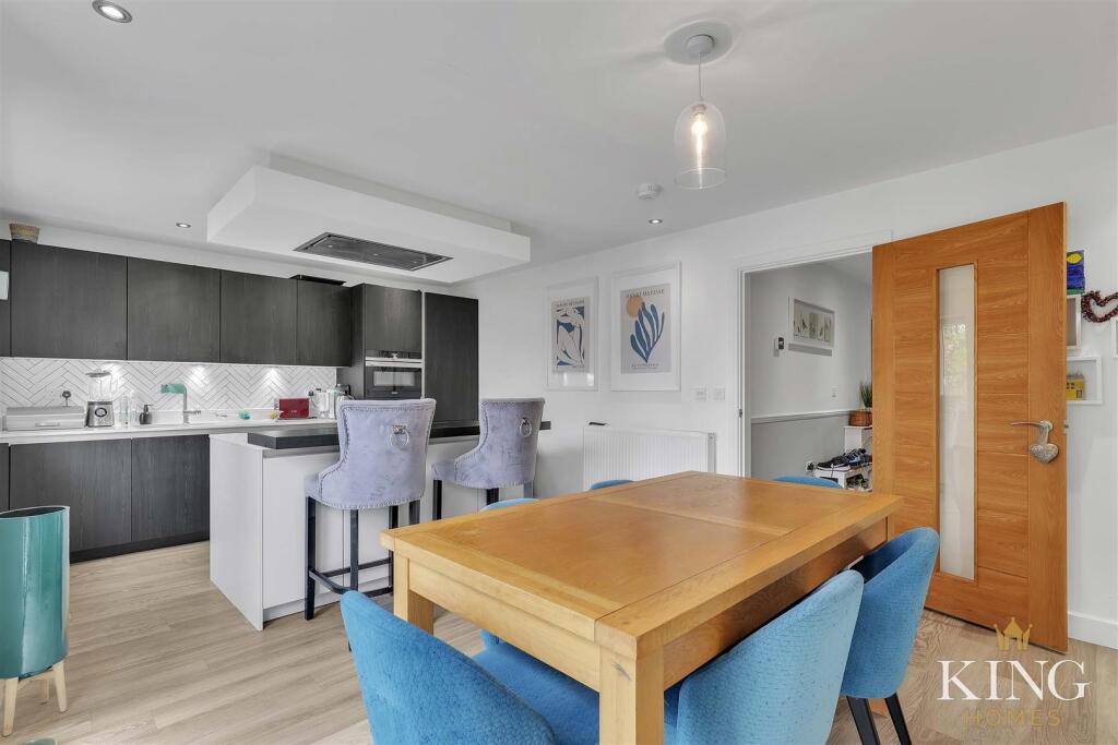 Additional property image - Queen Elizabeth Way, Bidford-On-Avon