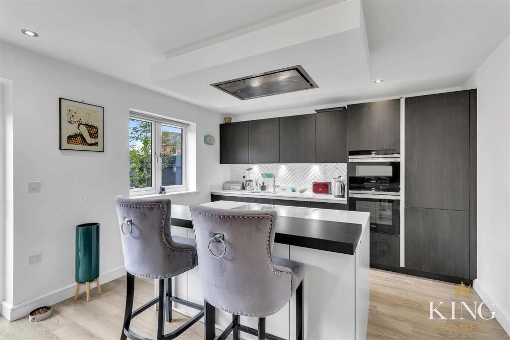 Additional property image - Queen Elizabeth Way, Bidford-On-Avon