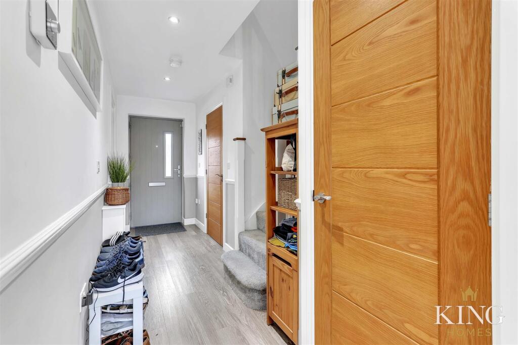 Additional property image - Queen Elizabeth Way, Bidford-On-Avon