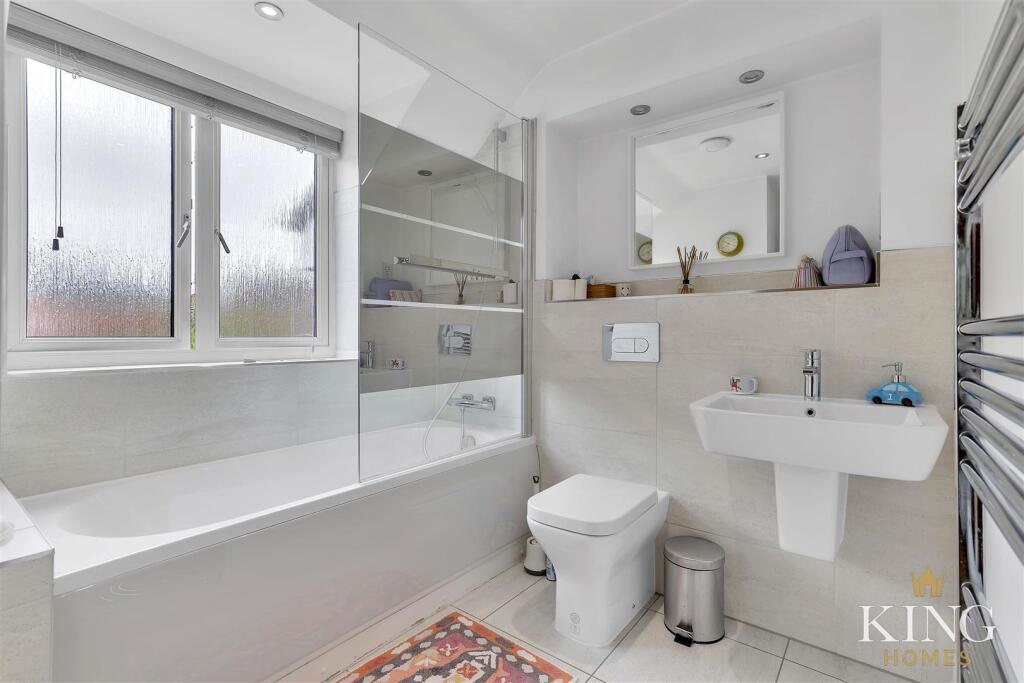 Additional property image - Queen Elizabeth Way, Bidford-On-Avon