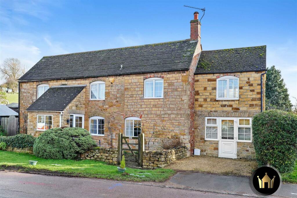 3 bedroom cottage for sale in Front Street, Ilmington, ShipstonOn