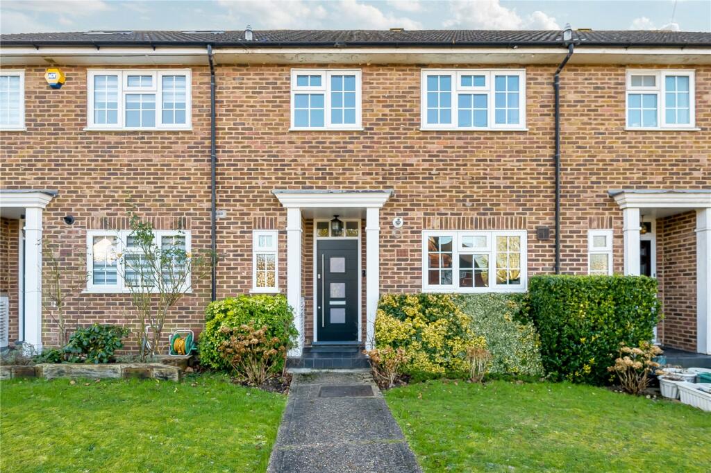 3 bedroom terraced house for sale in Manor Way, Ruislip, HA4