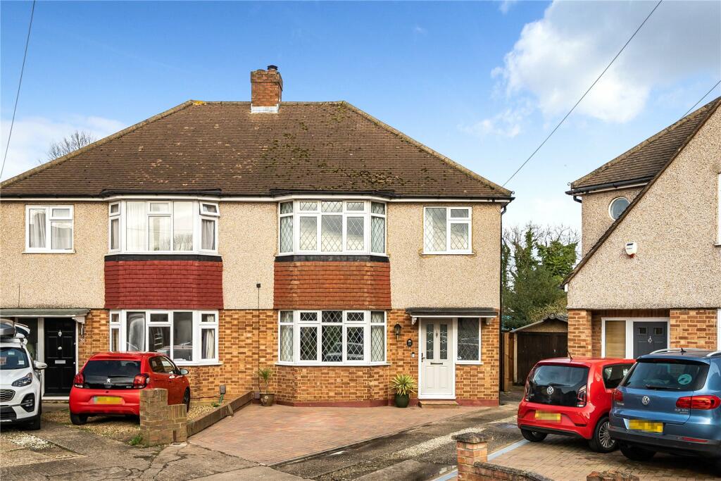 3 bedroom semidetached house for sale in Clovelly Close, Ickenham
