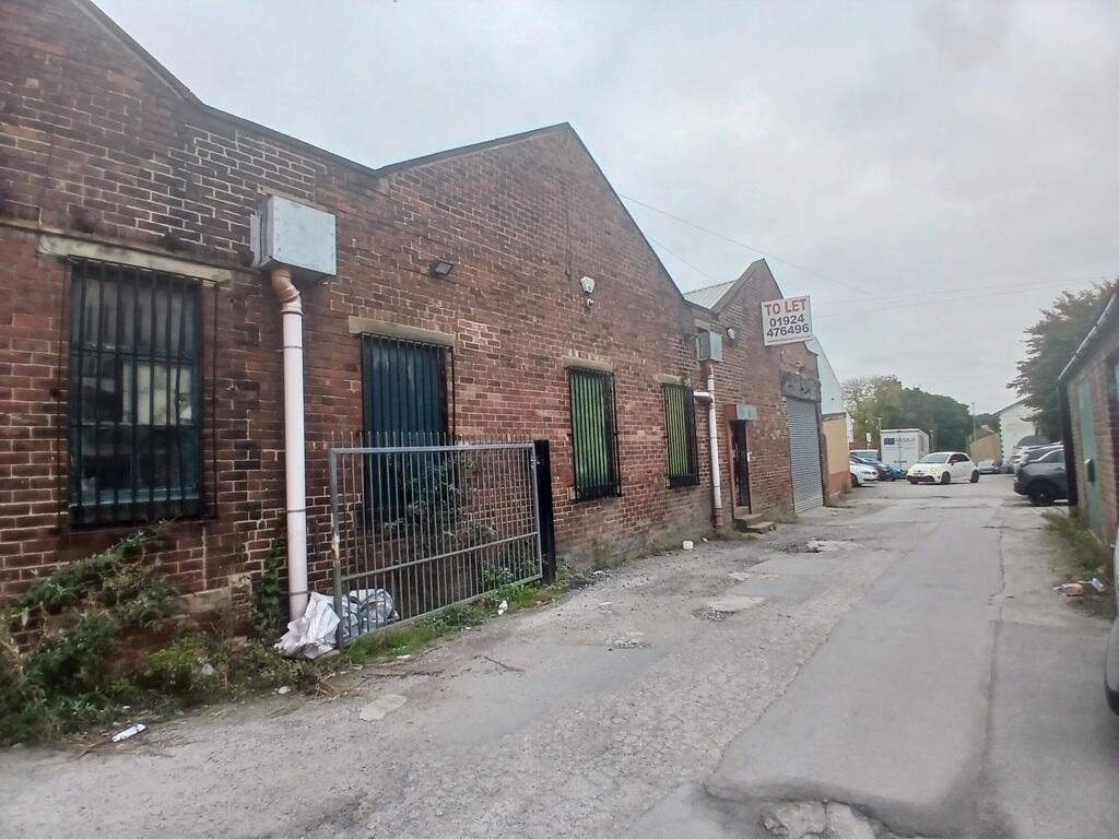 Main image of property: Unit 5, Moorend Business Park, Bradford Road, Cleckheaton, BD19 3TT