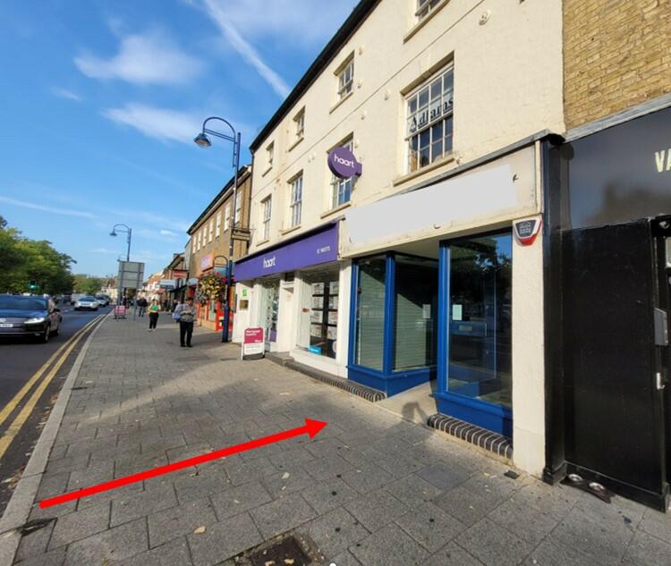 Shop to lease in Market Square, St. Neots, Cambridgeshire, PE19 2AR, PE19