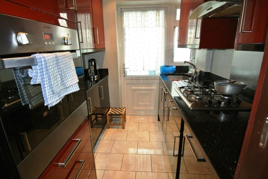 3 bedroom terraced house for sale in Verdant Lane, London, SE6