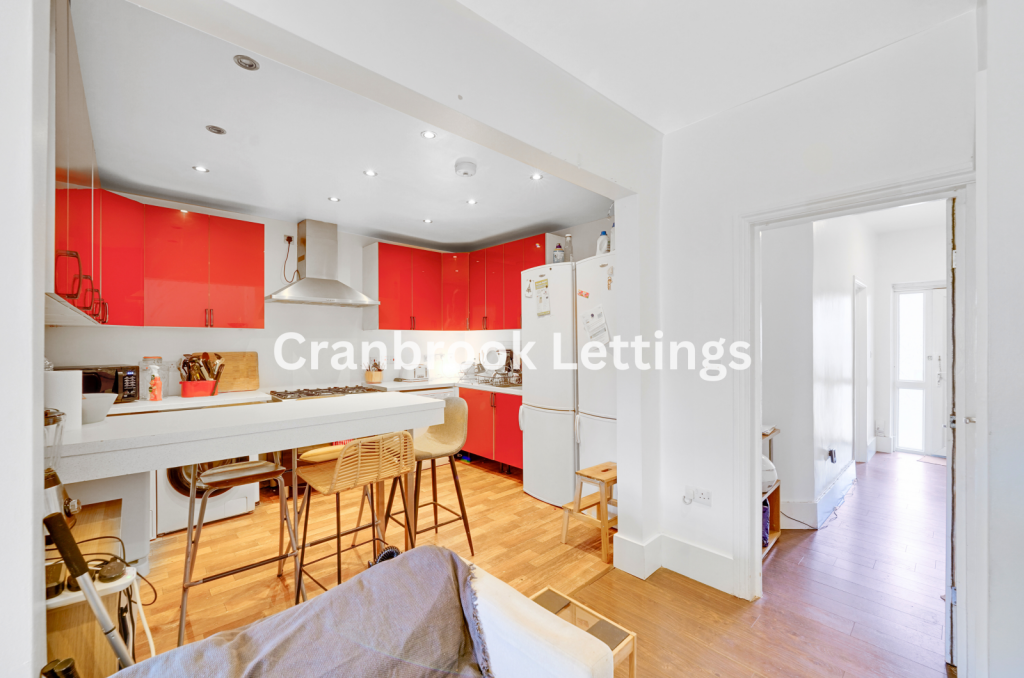 Main image of property: Ilford, IG2