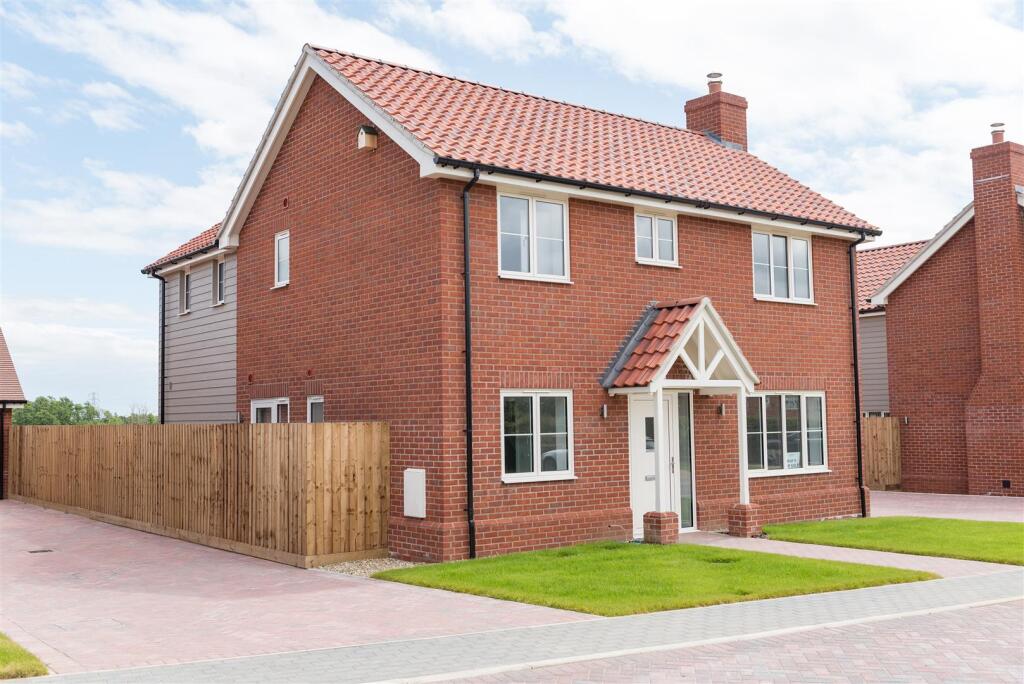 Main image of property: 11 Parham Close, Hintlesham, Ipswich