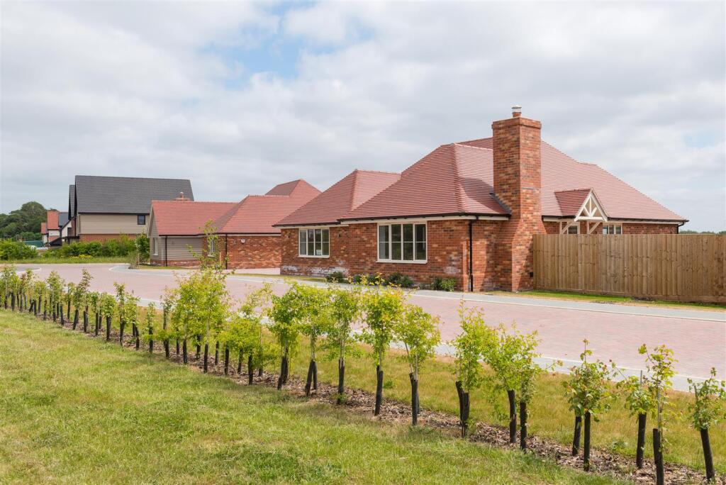 Main image of property: 14 Parham Close,  Hintlesham, Ipswich