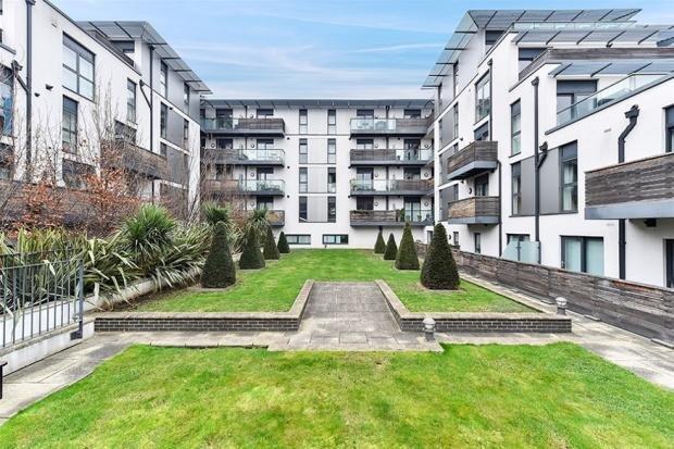 Main image of property: 40 Drayton Park, Highbury