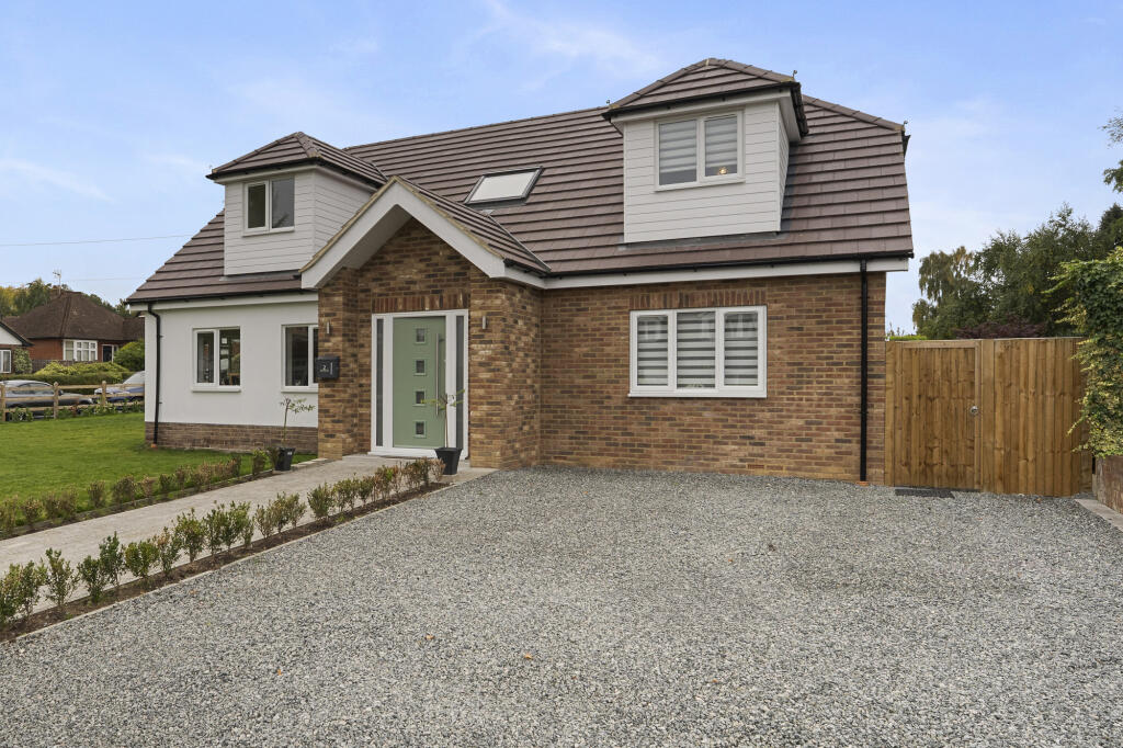 Main image of property: 2 Pear Tree Lane, Loose, Maidstone, Kent, ME15 9QY