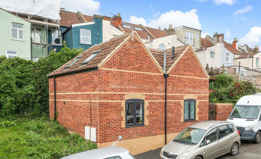 2 bedroom detached house for sale in Brighton Crescent, Bedminster, Bristol, BS3