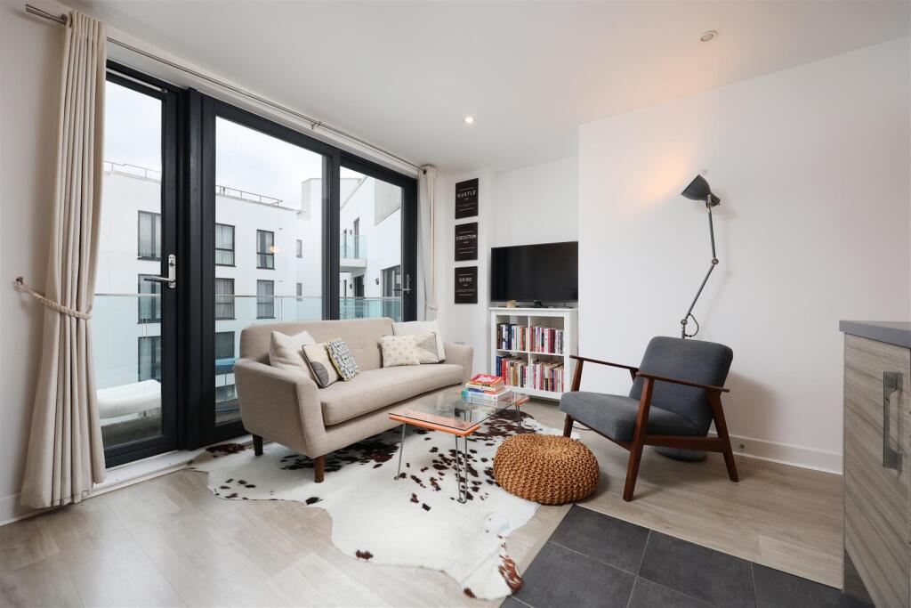 Additional property image - Invicta, Millennium Promenade, Bristol