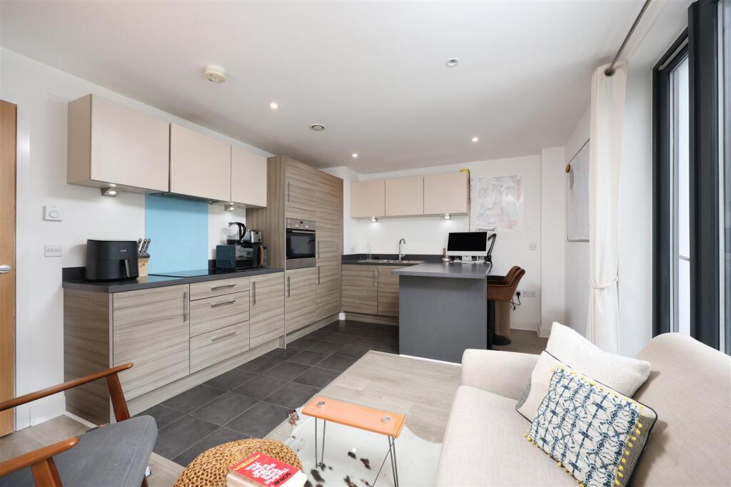 Additional property image - Invicta, Millennium Promenade, Bristol