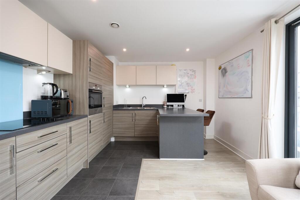 Additional property image - Invicta, Millennium Promenade, Bristol