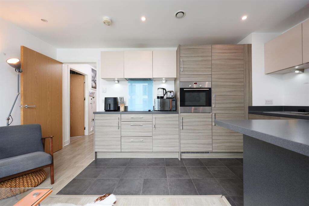 Additional property image - Invicta, Millennium Promenade, Bristol