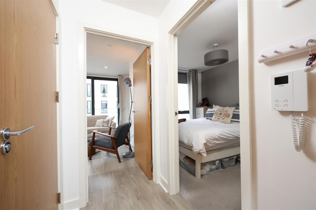 Additional property image - Invicta, Millennium Promenade, Bristol