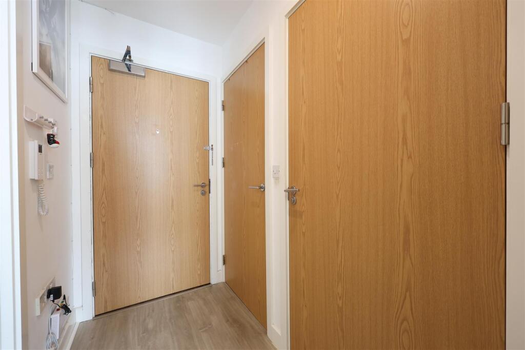 Additional property image - Invicta, Millennium Promenade, Bristol