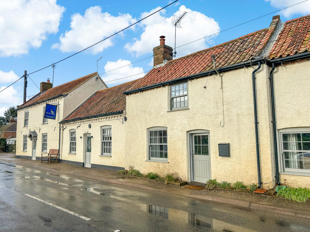 Main image of property: Fakenham Road, Fakenham, Norfolk, NR219PB