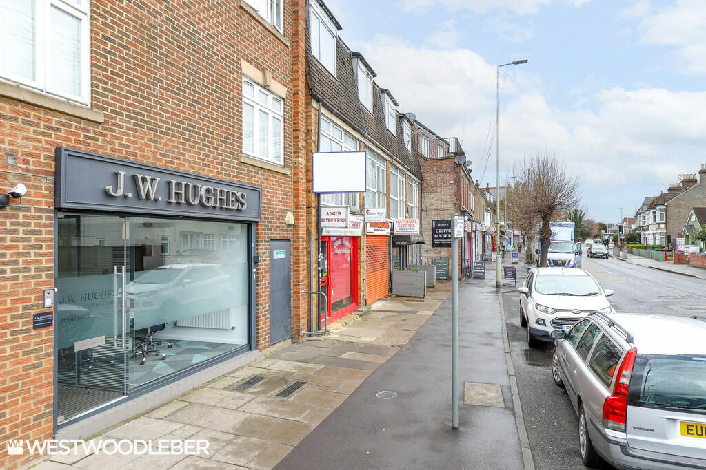 High street retail property to lease in Turners Hill, Cheshunt, EN8