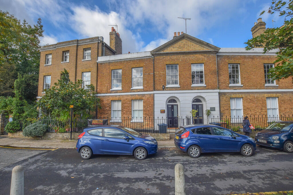 Serviced office to lease in Port Hill, Hertford, SG14