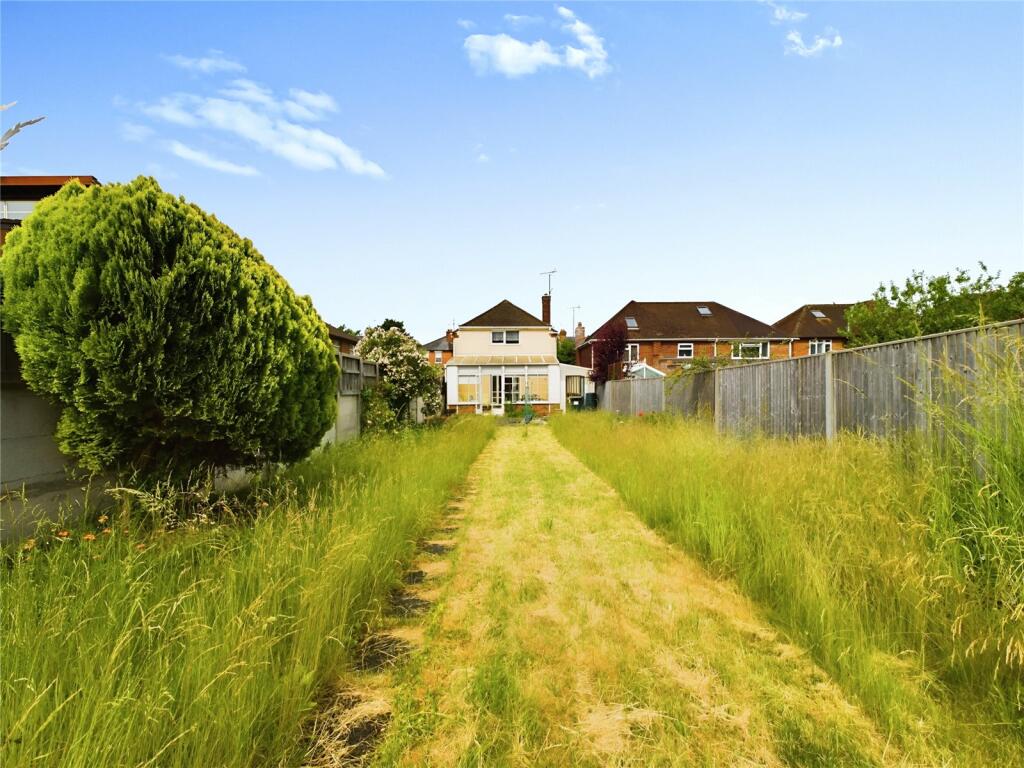 3 bedroom detached house for sale in Hemdean Road, Caversham, Reading
