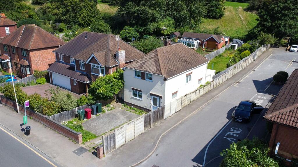 3 bedroom detached house for sale in Hemdean Road, Caversham, Reading