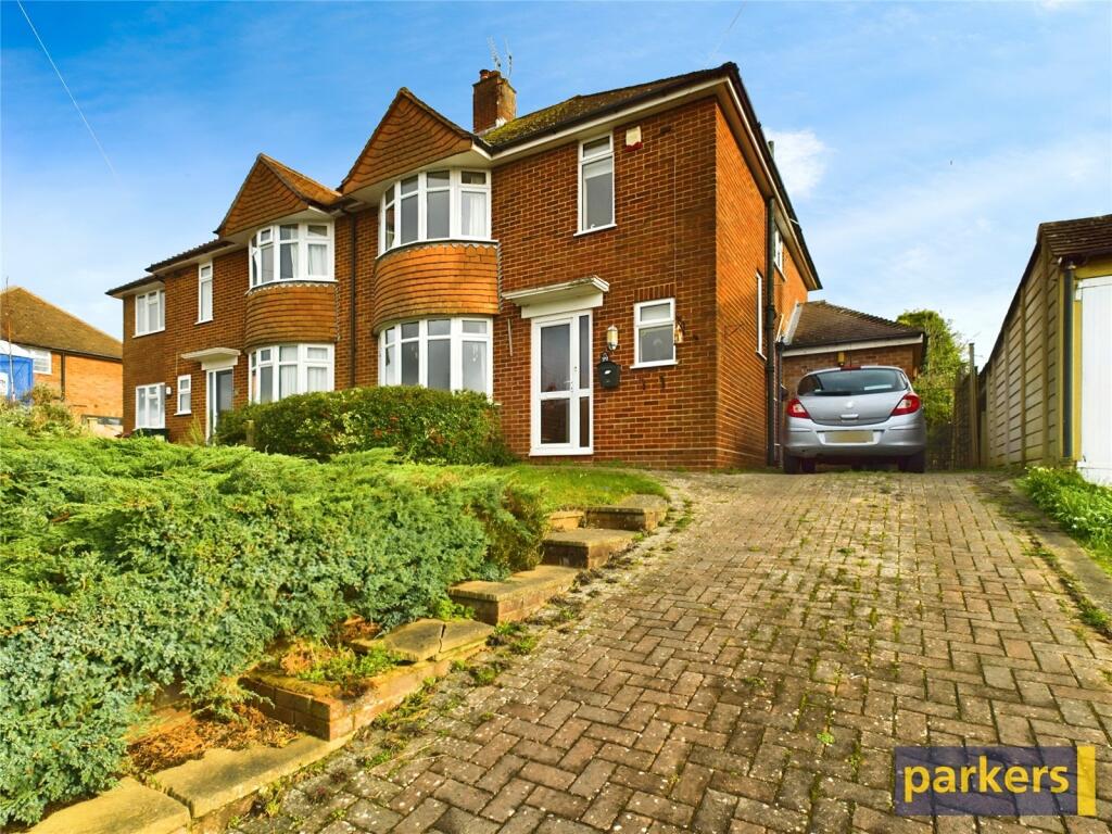 3 bedroom semidetached house for sale in Crawshay Drive, Emmer Green