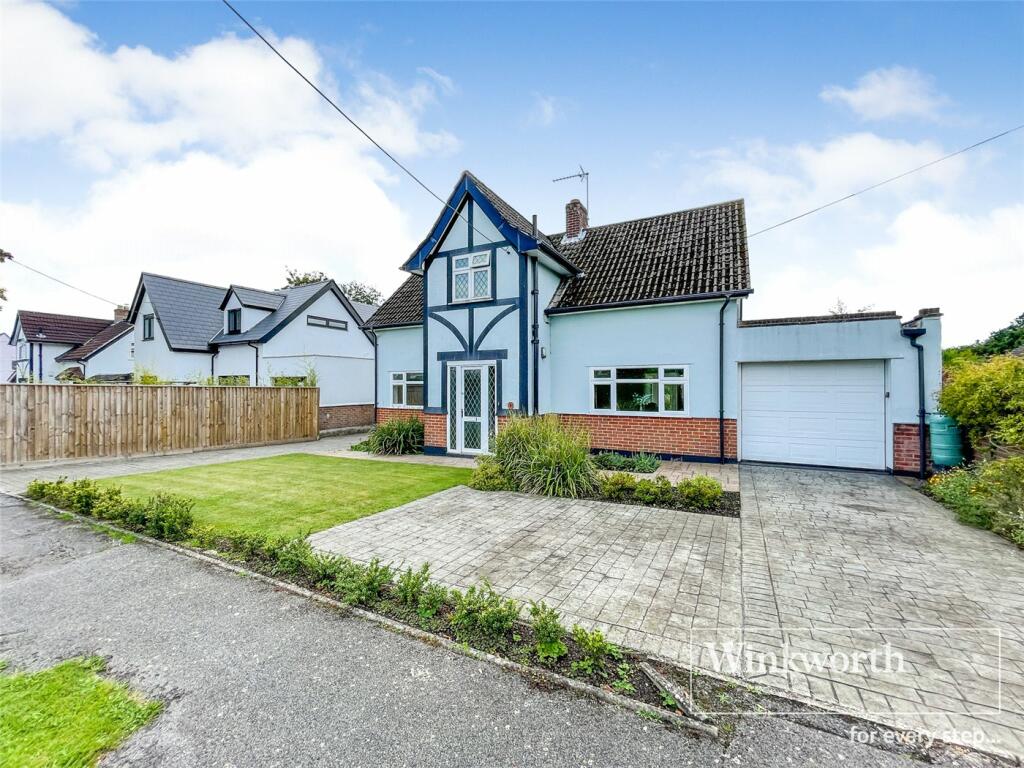 3 bedroom detached house for sale in Fernlea Avenue, Ferndown, BH22