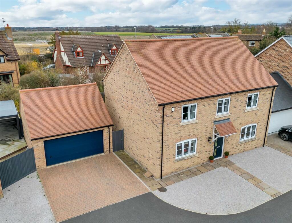 4 bedroom detached house for sale in Isaacson Road, Burwell, Cambridge, CB25