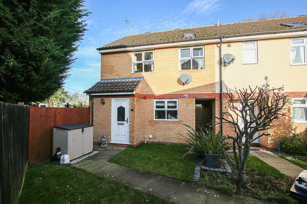 3 bedroom semidetached house for sale in Montford Close, Burwell