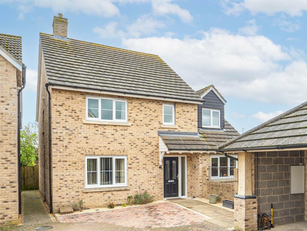 4 bedroom detached house for sale in Ravenward Drive, Burwell