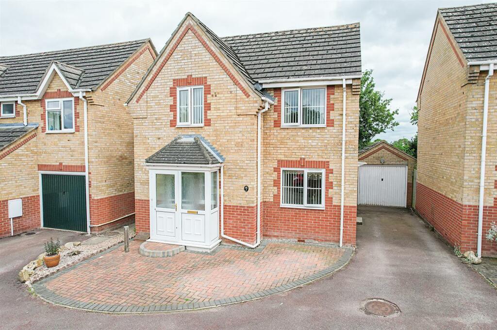 3 bedroom detached house for sale in Appletree Grove, Burwell