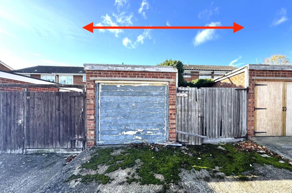 Main image of property: Garage and Land Rear of 35 Frobisher Close, Huntingdon, Cambridgeshire, PE29 1RS