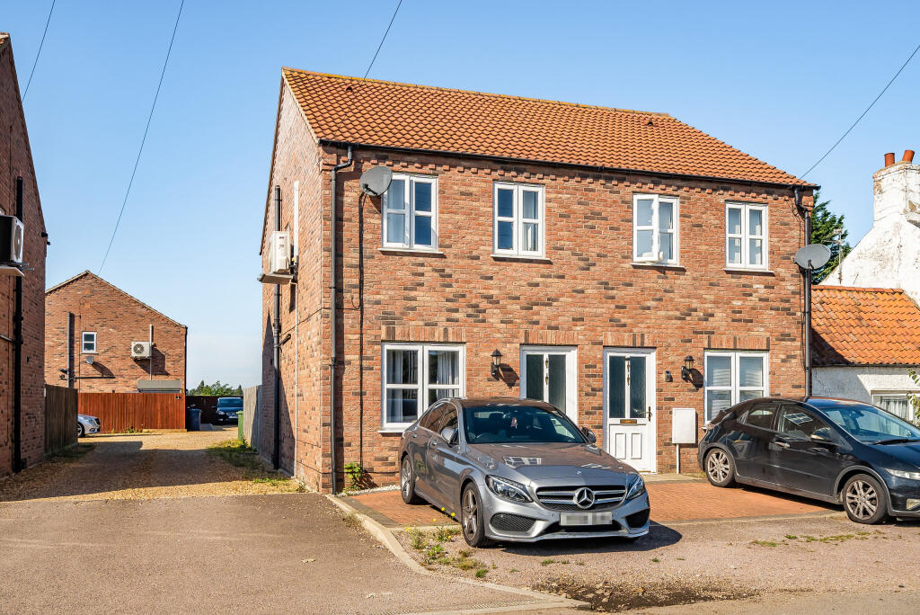 3 bedroom semidetached house for sale in Horseshoe Place, Burnt House