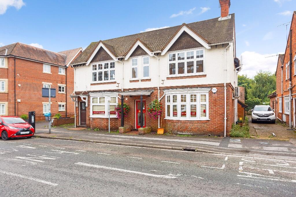 Main image of property: First Floor, 10 Station Road, Henley-On-Thames, Oxfordshire, RG9