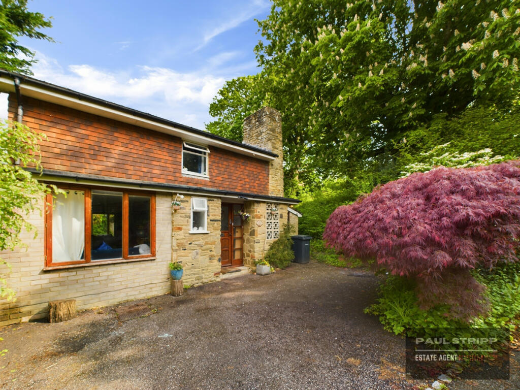 3 bedroom detached house for sale in Station Road, Crowhurst, TN33