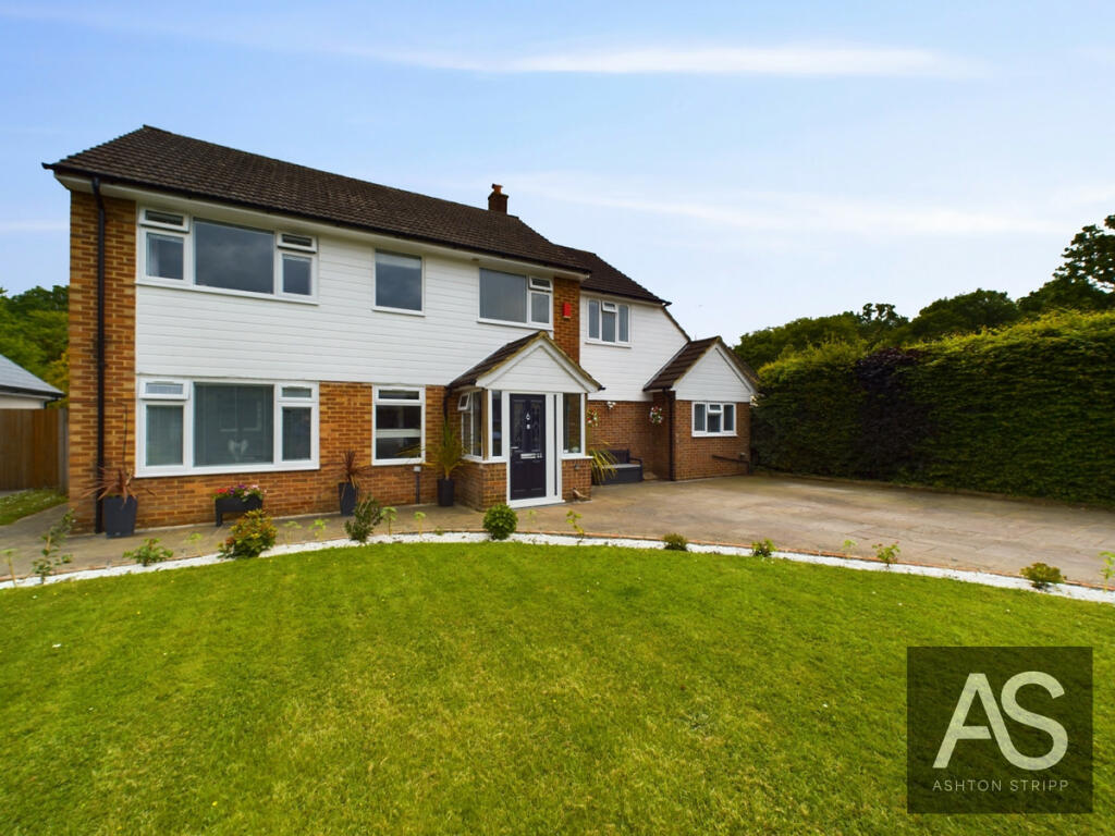 4 bedroom detached house for sale in Hackwood, Robertsbridge, TN32