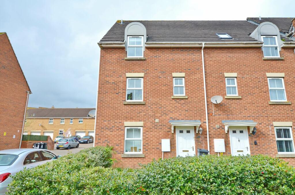 4 bedroom end of terrace house for rent in Wright Way, Stoke Park, BS16
