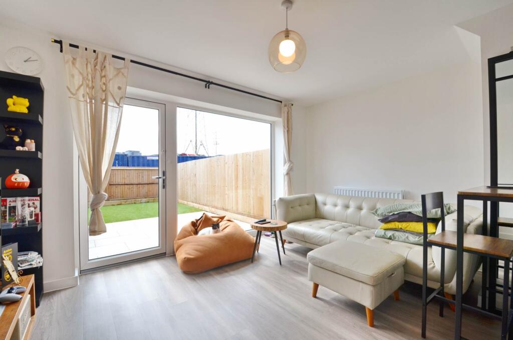 Additional property image - Shrub Leaze, Brooklands Park, Stoke Gifford