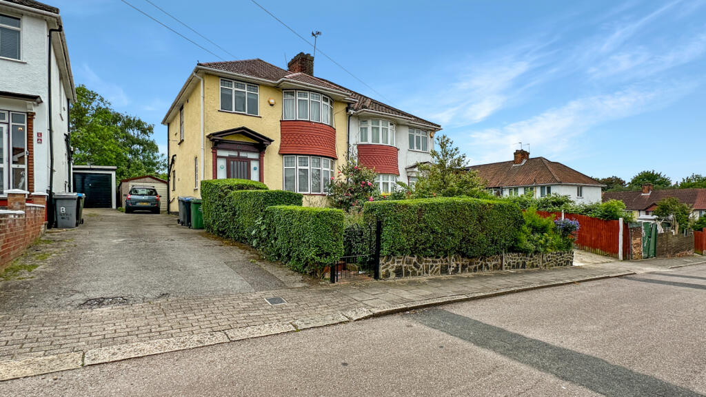 3 bedroom semidetached house for sale in Nettleden Avenue, Wembley