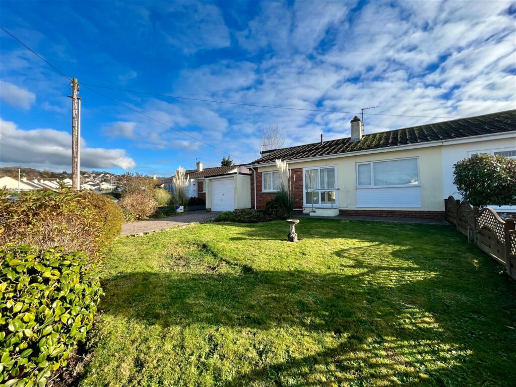 2 bedroom semidetached bungalow for sale in Blindwell Avenue
