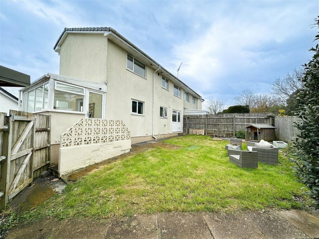 4 bedroom semidetached house for sale in Oaklands Park, Buckfastleigh