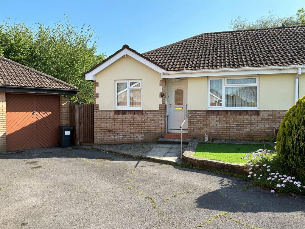 2 bedroom semidetached bungalow for sale in Belmont Close