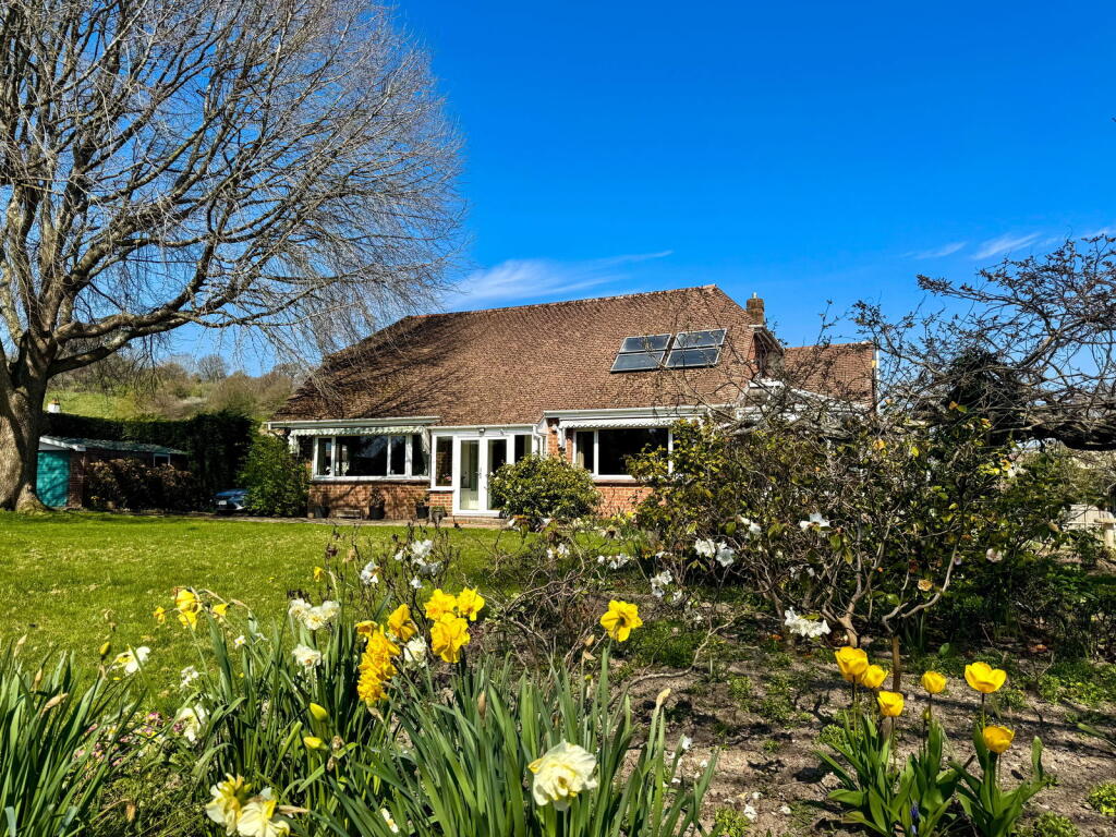 Main image of property: Long-Reach, Foxwell Lane, Newton Abbot, TQ12 2SB